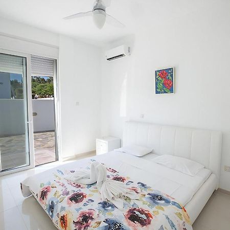Villa Protara Chrysos - Beautiful 5 Bedroom Protaras Villa - Walking Distance To Fig Tree Bay Kültér fotó